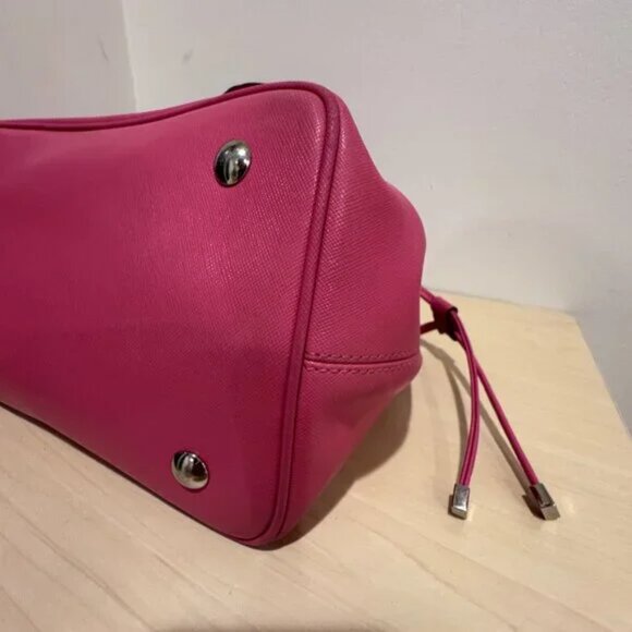 π Coach Peyton Drawstring Carryall β Pomegranate | Excellent Condition - Picture 7 of 11